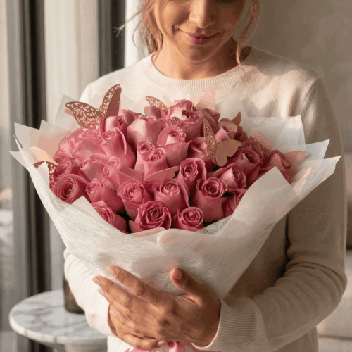 Magnifique Rose - Bouquet de Rosas y Mariposas Latam
